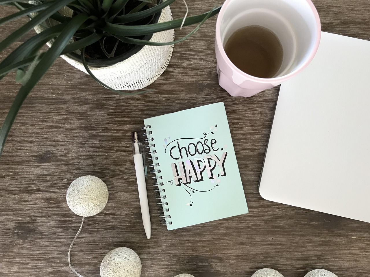 1745394369391233.jpg choose-happy-5204561_1280.jpg